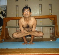 32.KUKKUTASANA